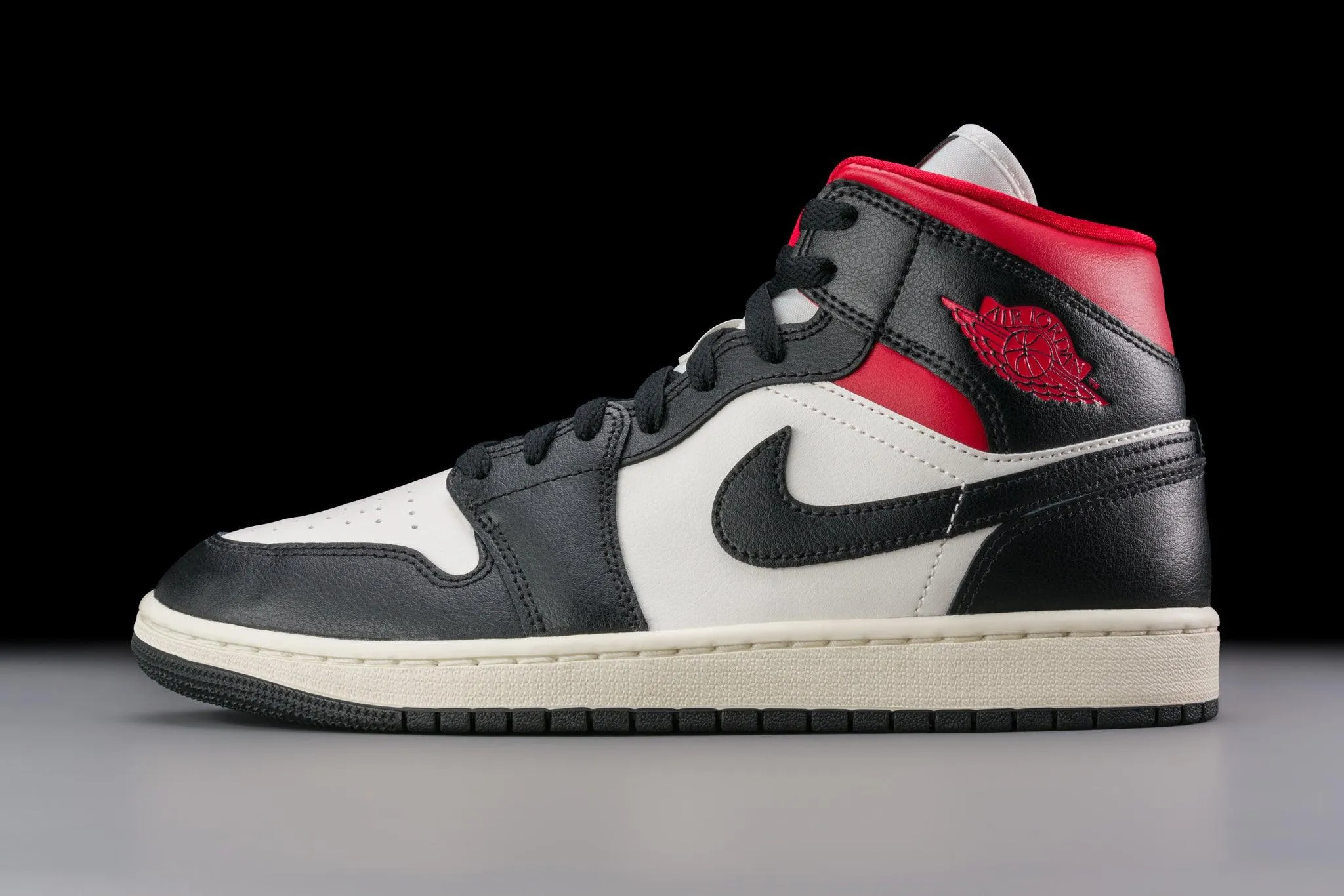 Air Jordan 1 Mid Gym Red Panda