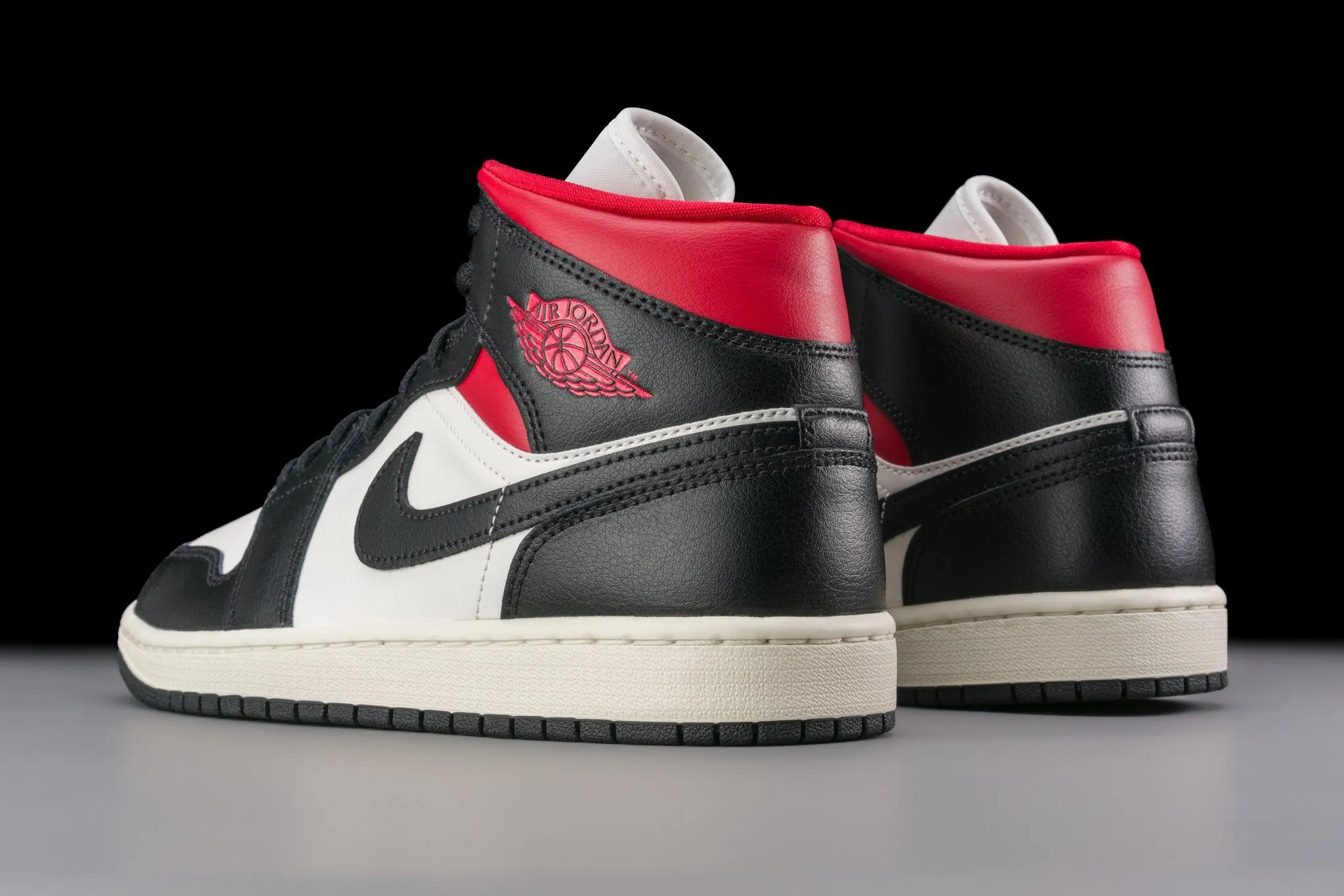 Air Jordan 1 Mid Gym Red Panda