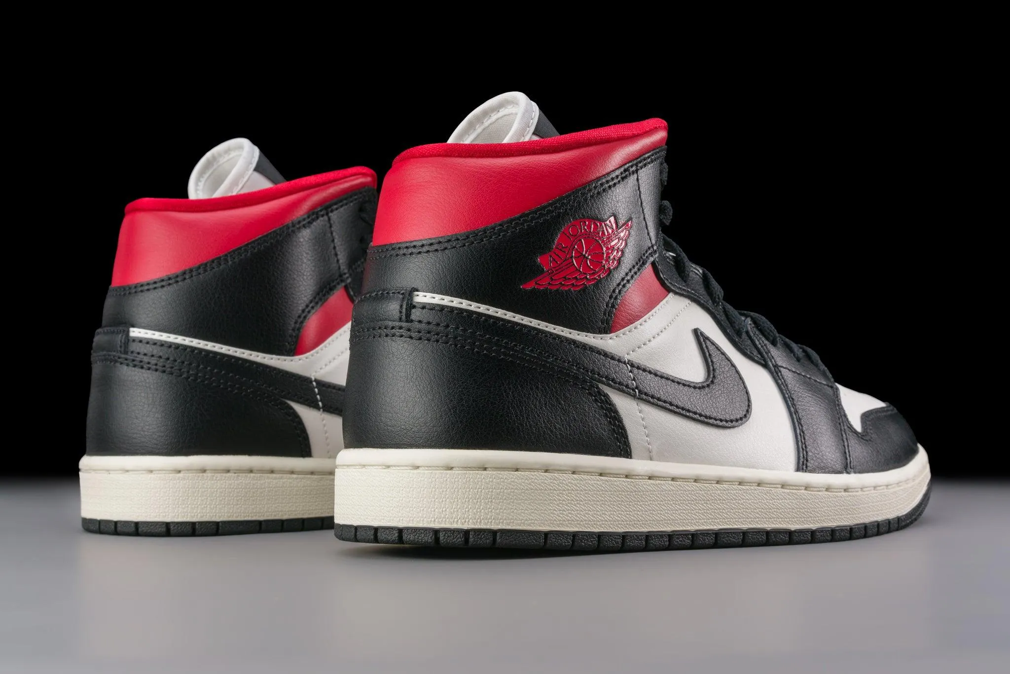 Air Jordan 1 Mid Gym Red Panda