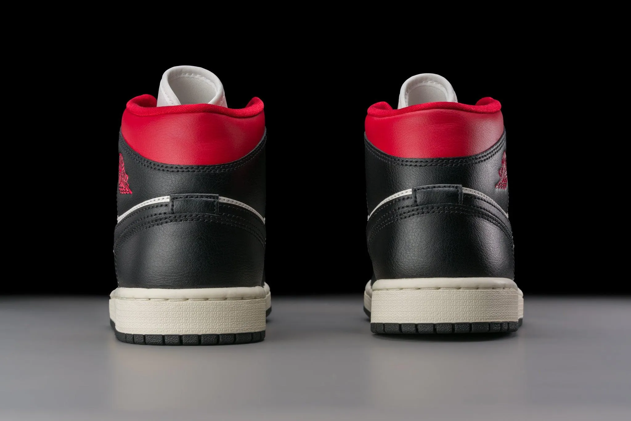 Air Jordan 1 Mid Gym Red Panda