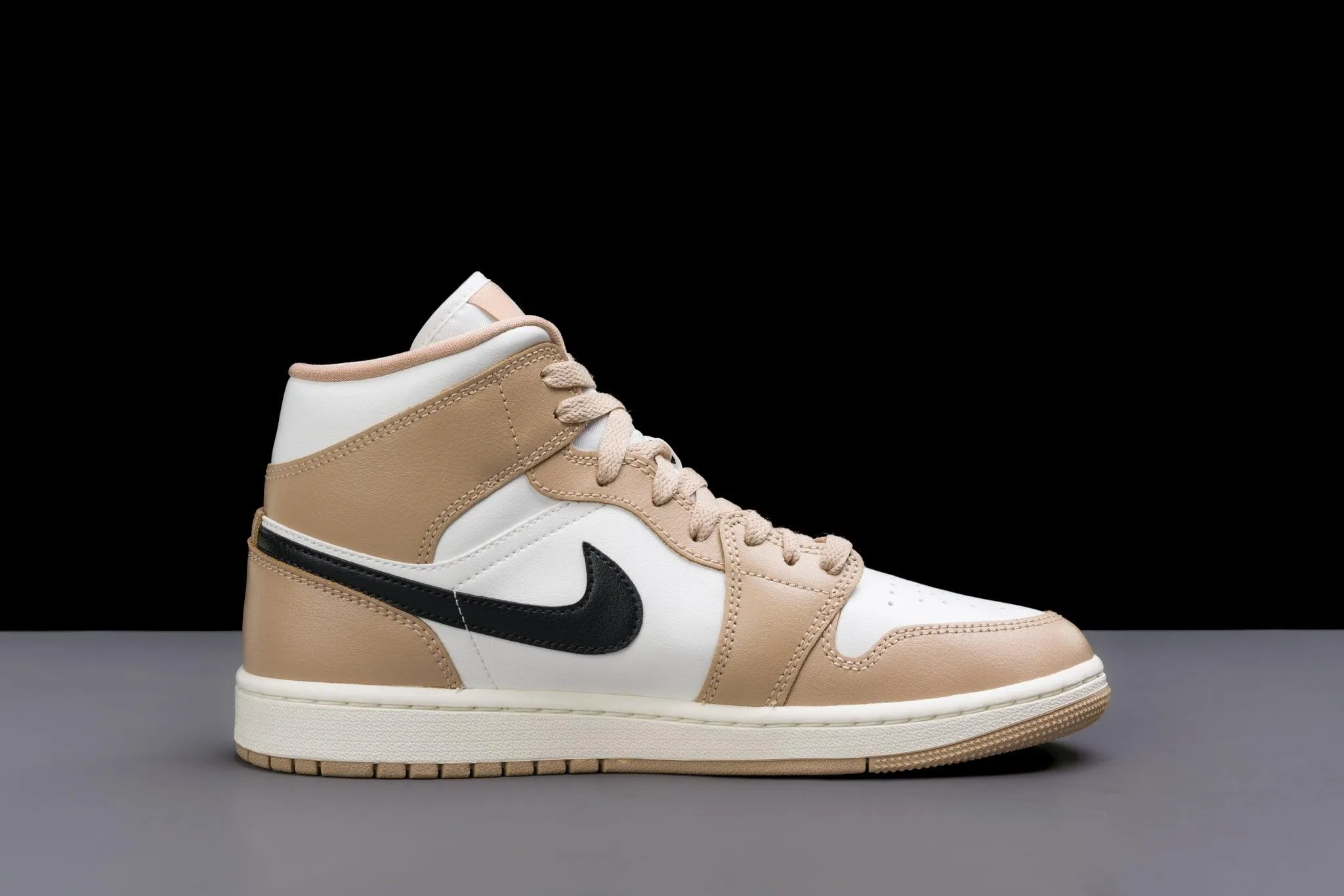 Air Jordan 1 Mid WMNS 'Desert'