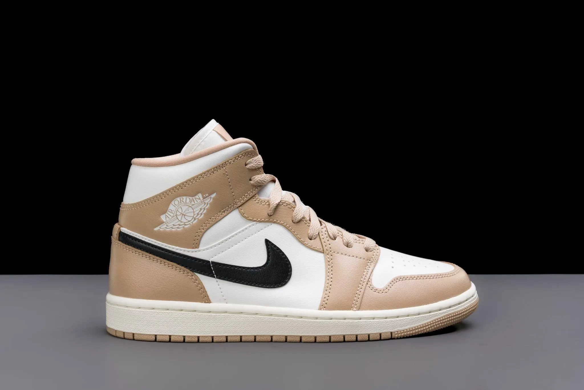 Air Jordan 1 Mid WMNS 'Desert'