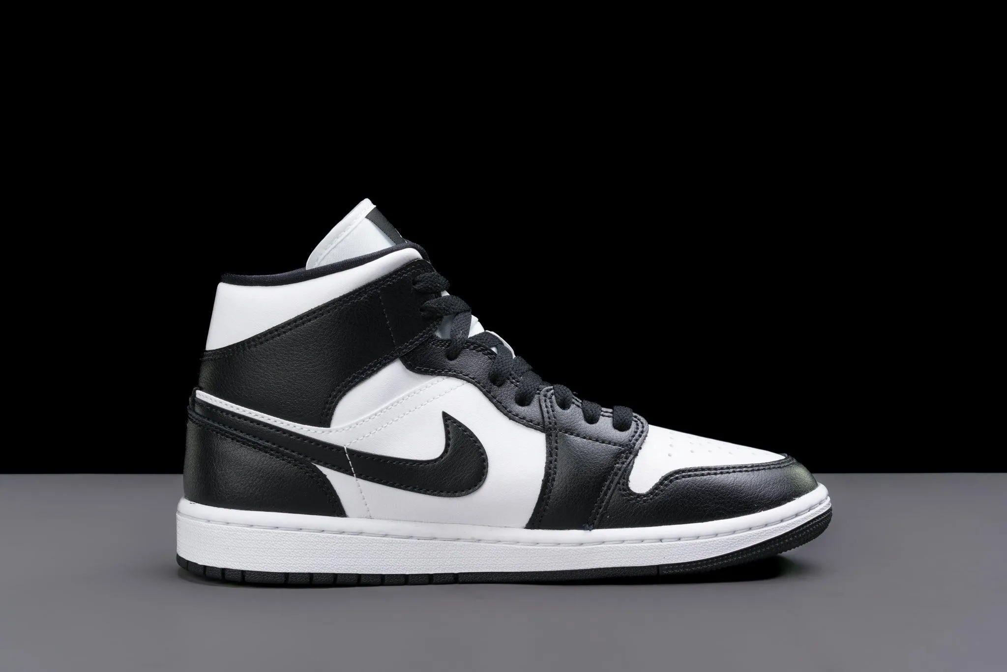 Air Jordan 1 Mid WMNS 'Panda'