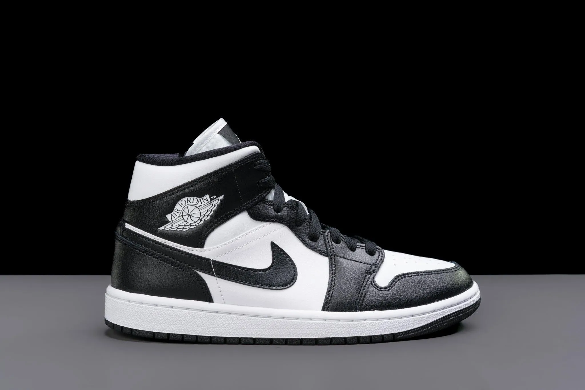 Air Jordan 1 Mid WMNS 'Panda'