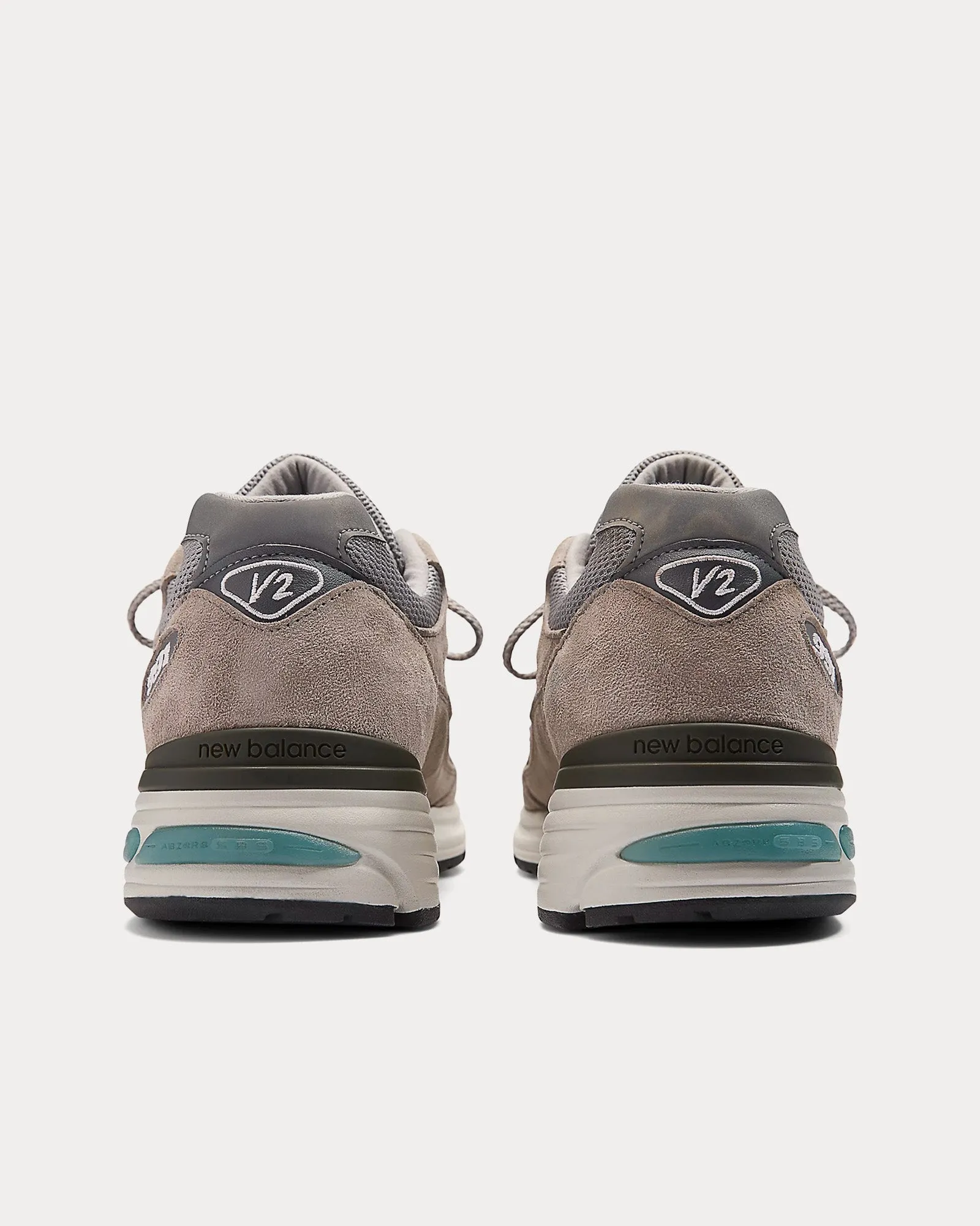 MADE in UK 991v2 Rock Ridge / Alloy / Silver Low Top Sneakers