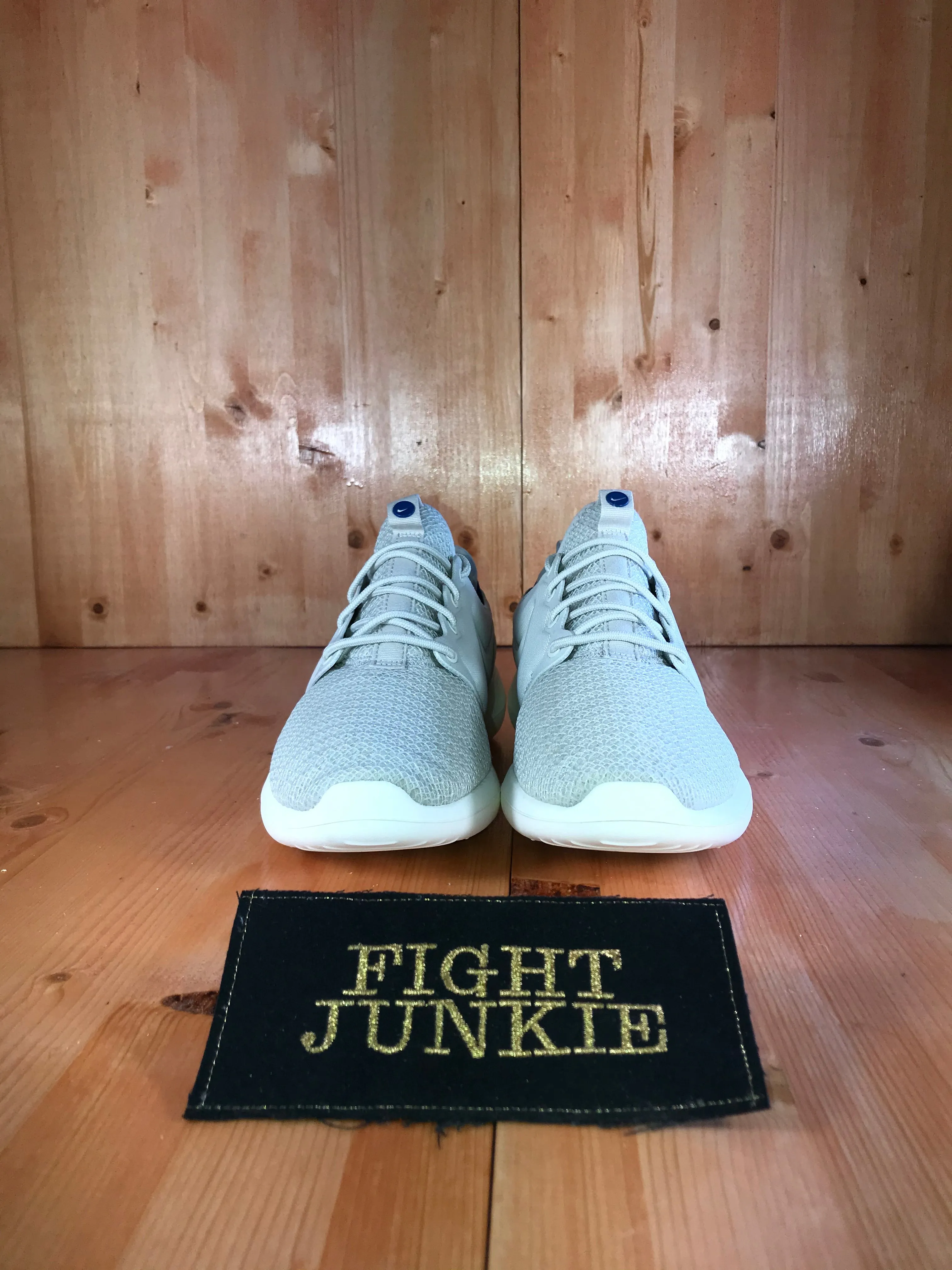 NWOT NIKE ROSHE TWO 2 SE Women's Size 10 Shoes Sneakers Light Bone 844931-008