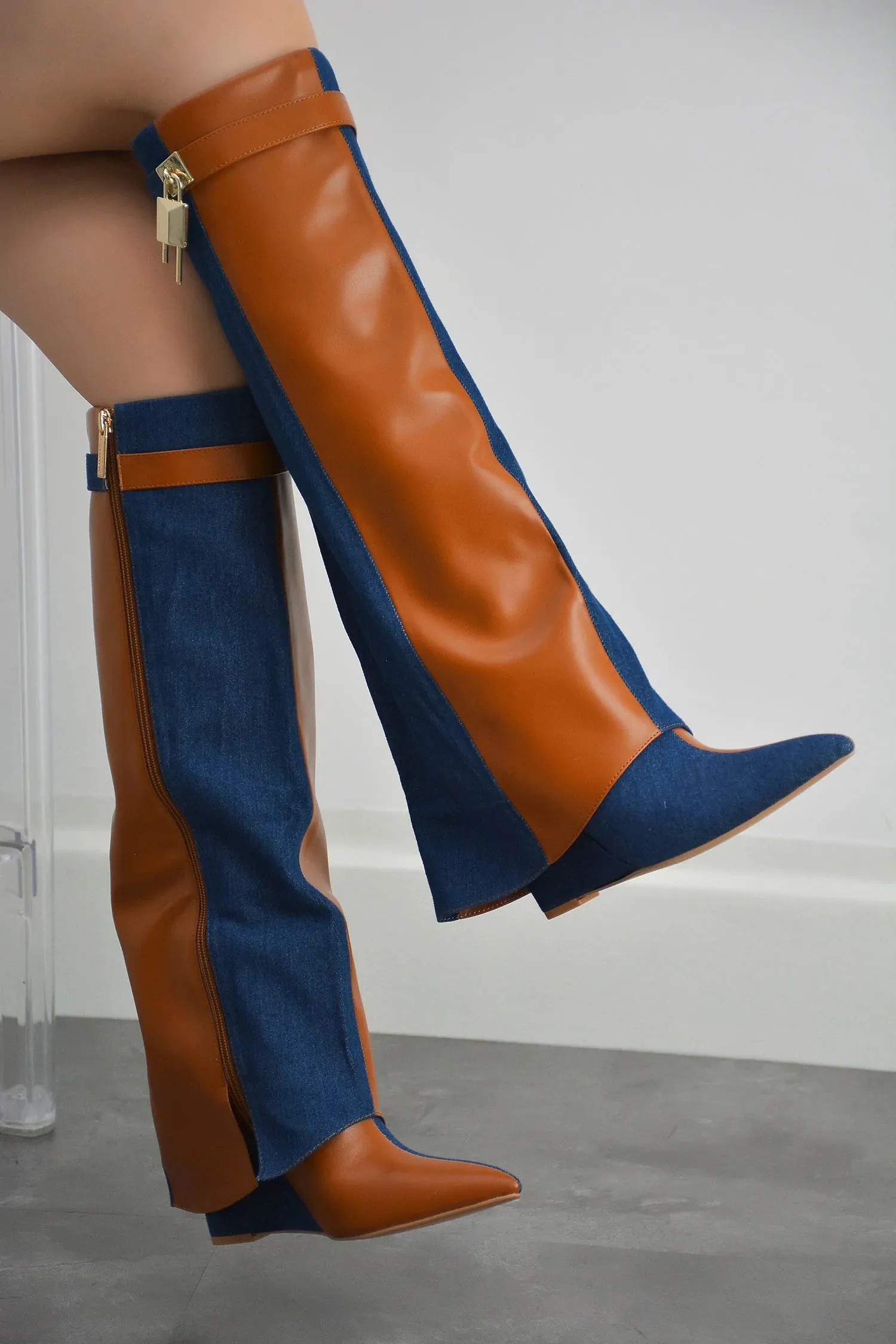 Shark Padlock Boots Valeri-5 Cape Robbin