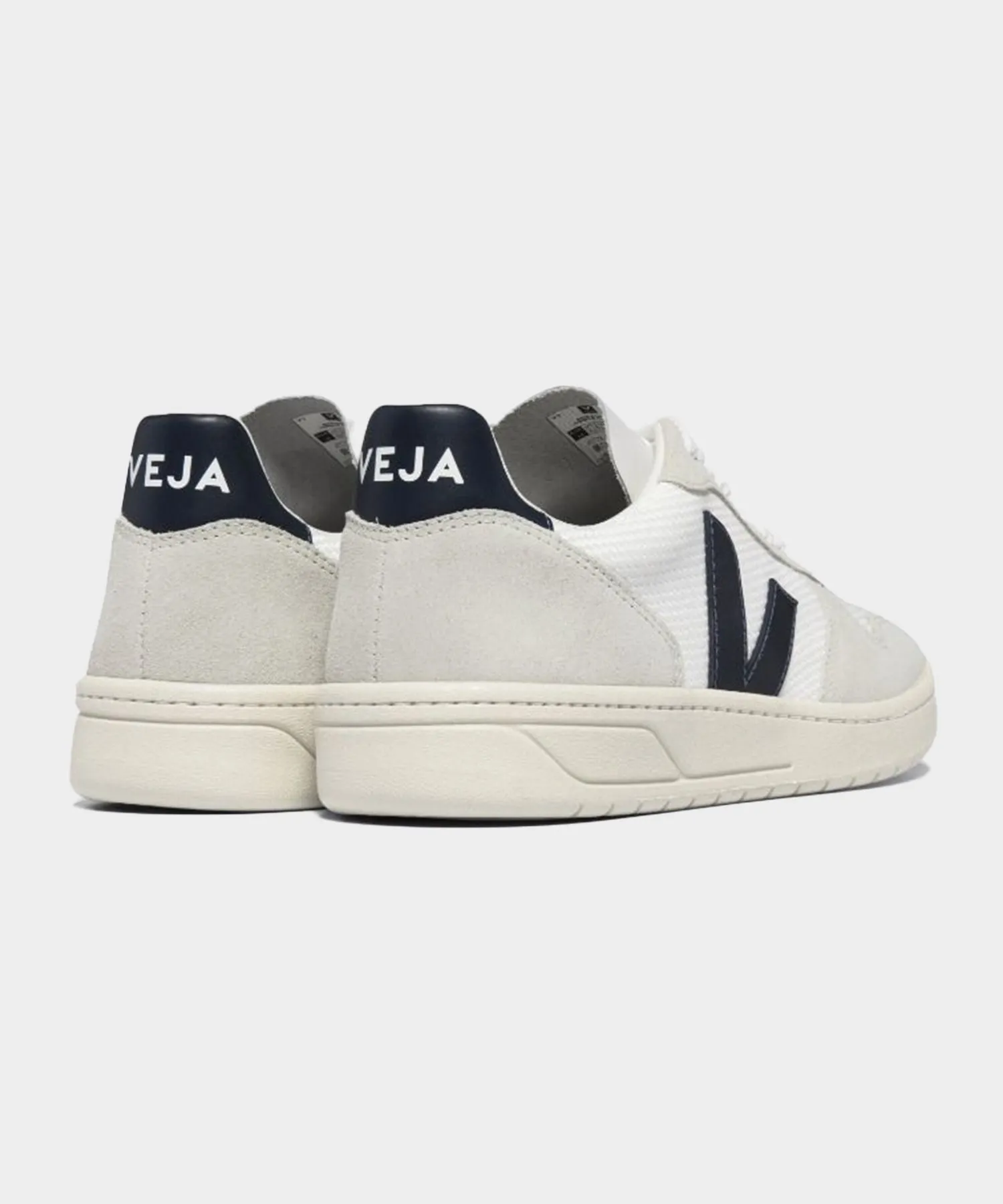 Veja V-10 in White   Nautico