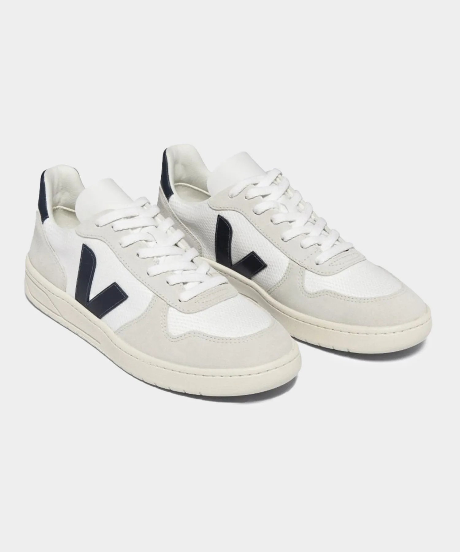 Veja V-10 in White   Nautico