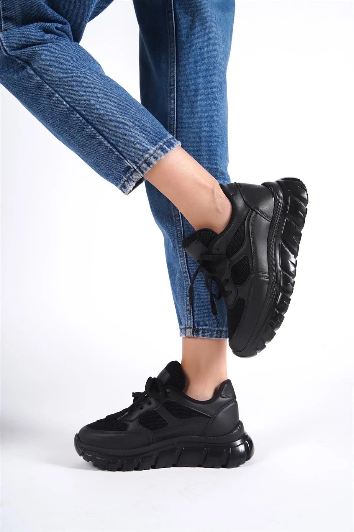 Women's Black Lace-Up Mesh Casual Sneaker Sports Shoes