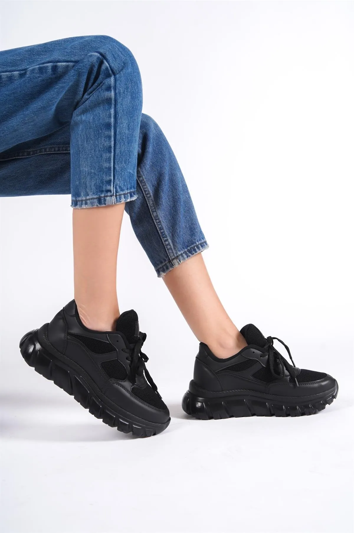 Women's Black Lace-Up Mesh Casual Sneaker Sports Shoes
